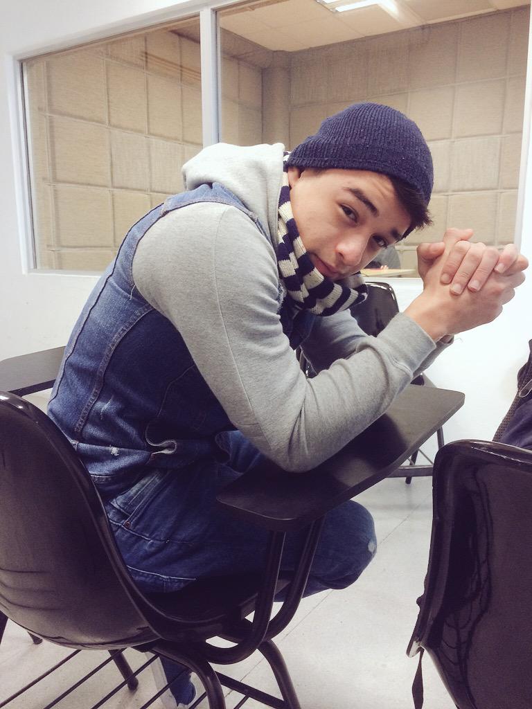 HmGerardo's tweet photo. Me veo gordo vdd?😔 http://t.co/TmfSf8ccbG