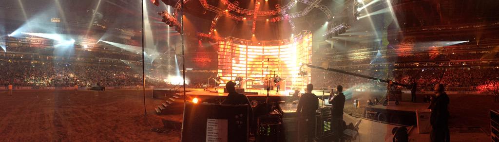 falloutboy's tweet photo. 70,000 strong in Houston http://t.co/ybEam2e3eA