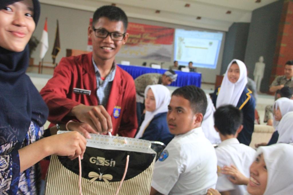 Pemungutan suara untuk menentukan ketua umum baru FOJB  #MUBESForumOSISJabar