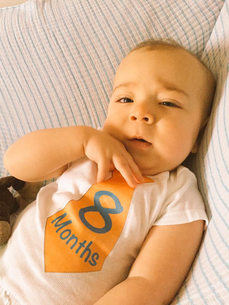 DLG's tweet image. 8 months - wowza! #20lbs #sittingup #2teeth