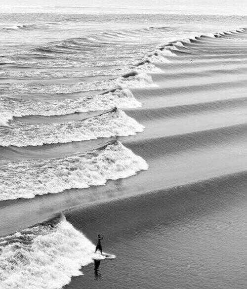 Surkawa's tweet photo. Las olas son como oportunidades, no dejes pasar las más grandes. Buenos días amig@s #surkawa http://t.co/UalK6UxSPx