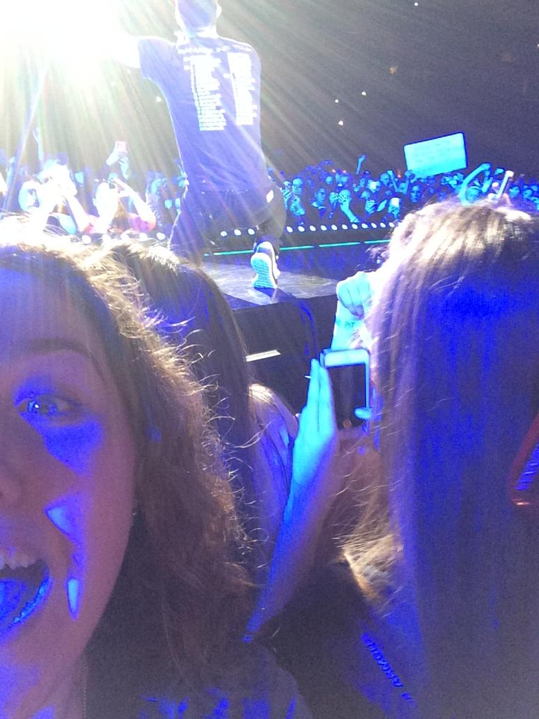 AliveforMaroon5's tweet photo. LOOSERRRRR http://t.co/ZH9gGcFWaz