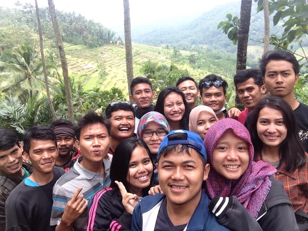 muhhussen's tweet photo. Curug Nangga/Naga, Desa Petahunan, Kec. Pekuncen.. http://t.co/wMCjWfVMOs