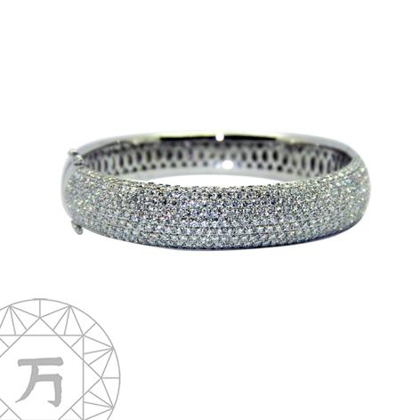 WanSignature's tweet image. Another great product by Wan Signature
#jewelry #luxury #surabaya #diamond