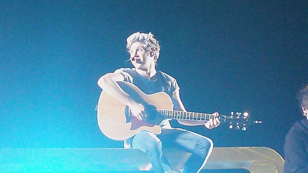 1_Direction40's tweet image. This was from the concert in South Australia take me back 😘👌 @NiallOfficial