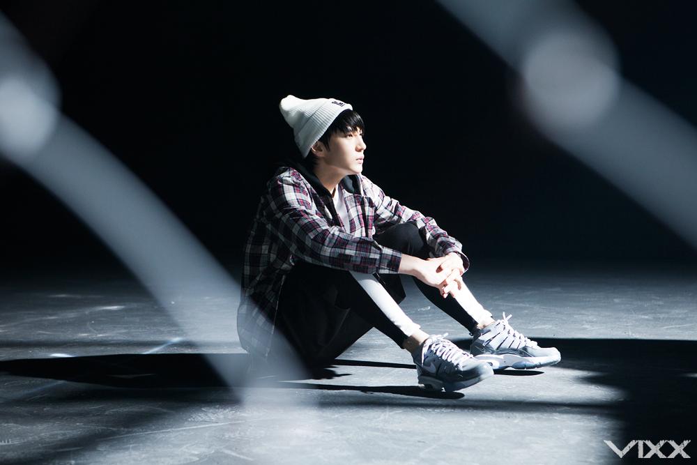 B_oWqsiVAAMPBAR.jpg:large