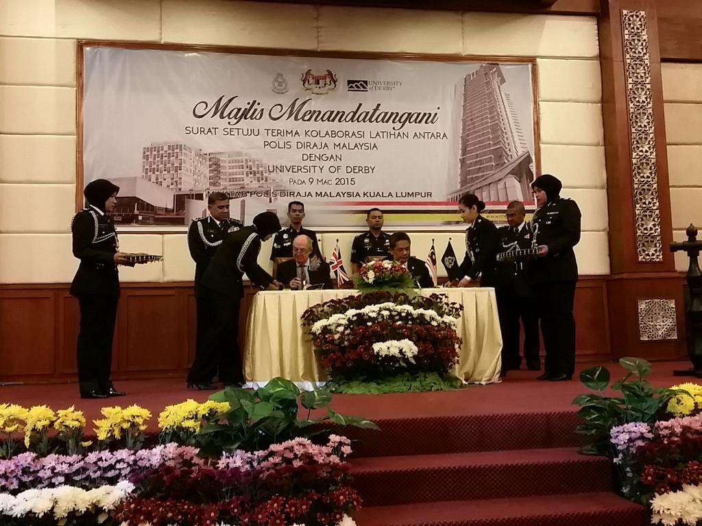 VickiTreadell's tweet photo. At signing ceremony: letter of acceptance for collaboration on #training &amp; #education between @DerbyUni &amp; RMPolice http://t.co/W7lAnVoKEP