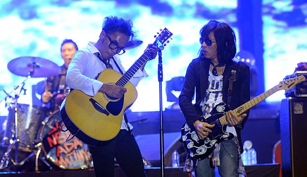 Banyak musisi yang peduli. Grup Band <a href="/slankdotcom/">Slank Band</a> merupakan salah satu contoh yang peduli bencana. #HariMusikNasional