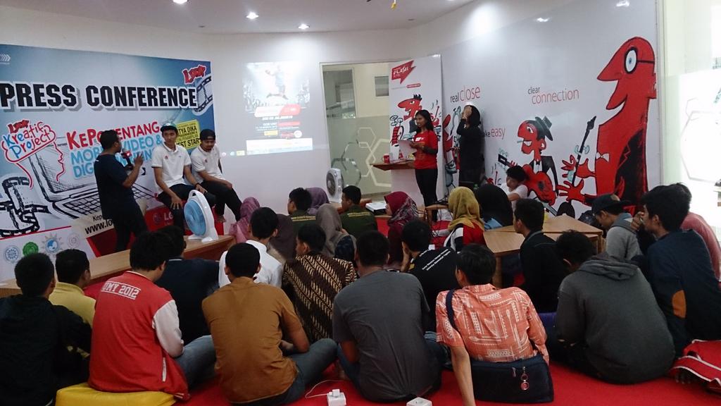 Siang ini <a href="/restu32/">restu dwi purnomo</a> <a href="/Made22indra/">Made indra</a> <a href="/Bimasakti_NBL/">Bima Sakti Malang</a> lg roadshow di @anakUMY !! Yg belom dtg yuk ke Flash Lounge :)