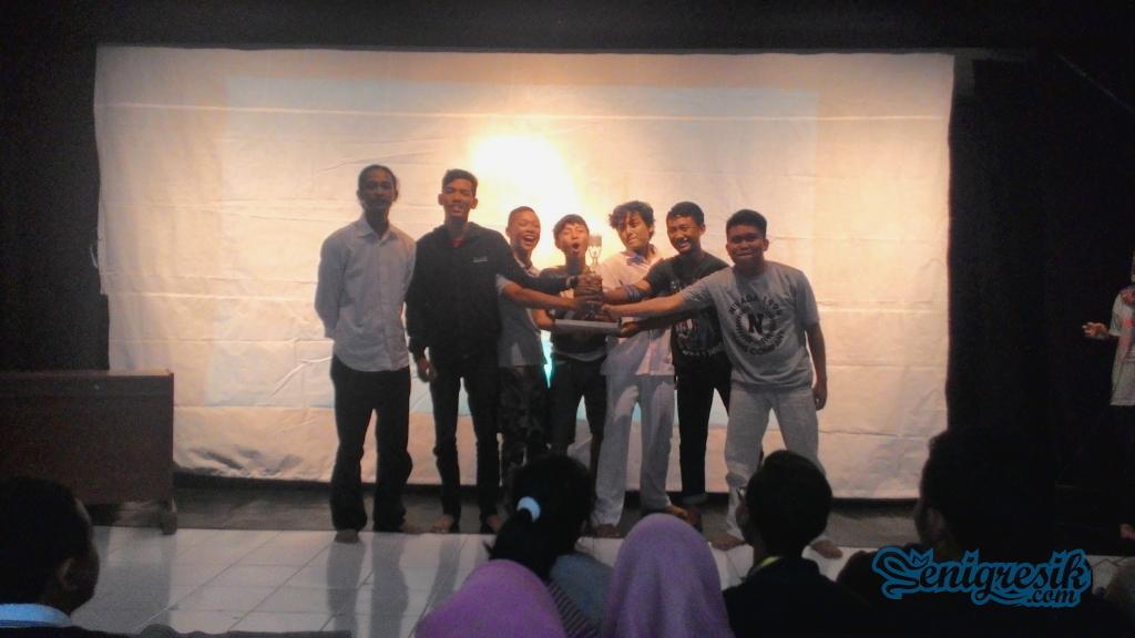senigresik.com/2015/03/09/his… histeria pada malam anugrah <a href="/SangCek/">Teater Sangcek</a> Theatre Festival.