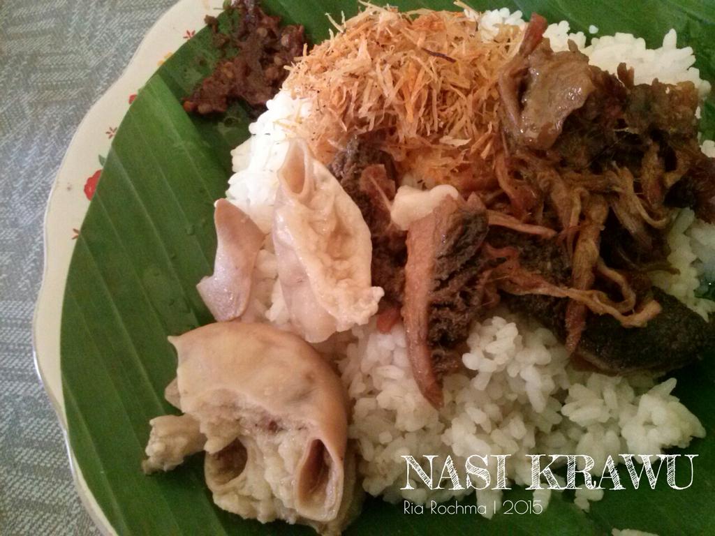 ria_rochma's tweet photo. Krawu. Makanan khas yg merupakan olahan daging disuwir. Rasanya cenderung manis @IniGresik #iniGresik #HUTGresik528 http://t.co/BJOsjXJnNY