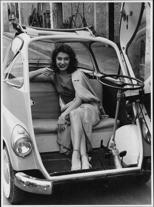 DottoreIsomoto's tweet photo. #IsoIsetta from #IsoRivolta with the Ex Miss #Italia , #GianaMariaCanale. http://t.co/XLnef62hnQ