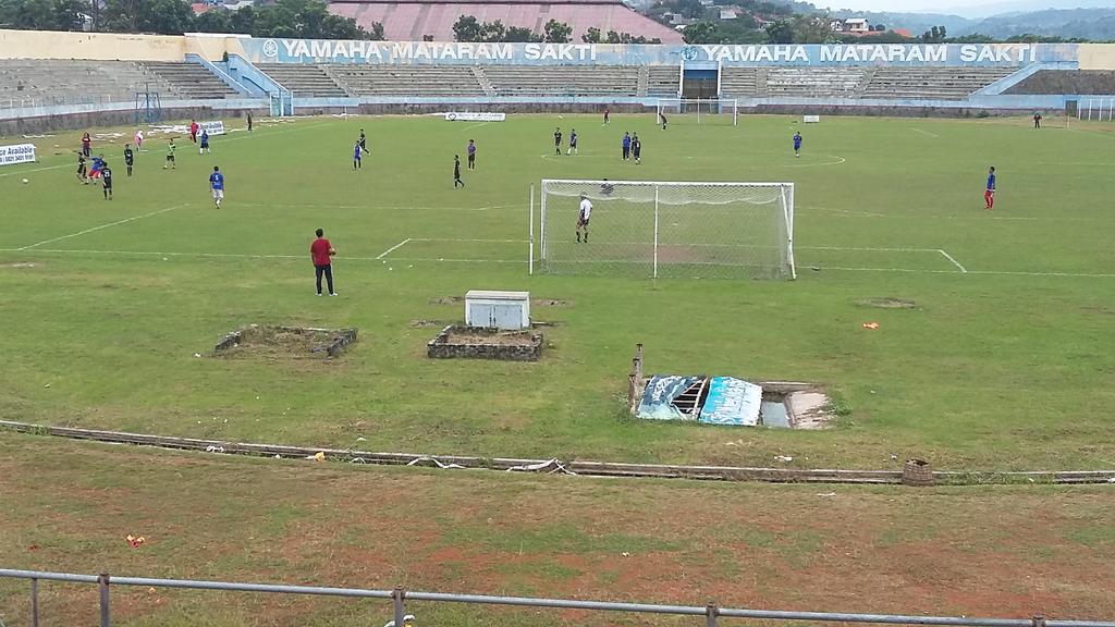 OssmandaSmg's tweet photo. Niiihhh.....!! Pertandingan antara guru melawan juara 3 bersamaa dengan score 2-1 yg dimenangkan oleh guru.Selamat! http://t.co/NdqzQSvuzP