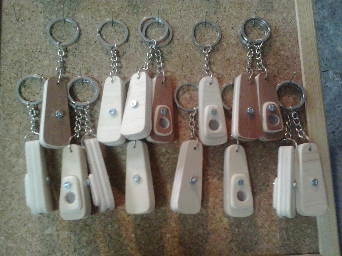 PitosDavid's tweet photo. Originales pin caja y bombo y llaveros pito, http://t.co/heE1O28Ehw