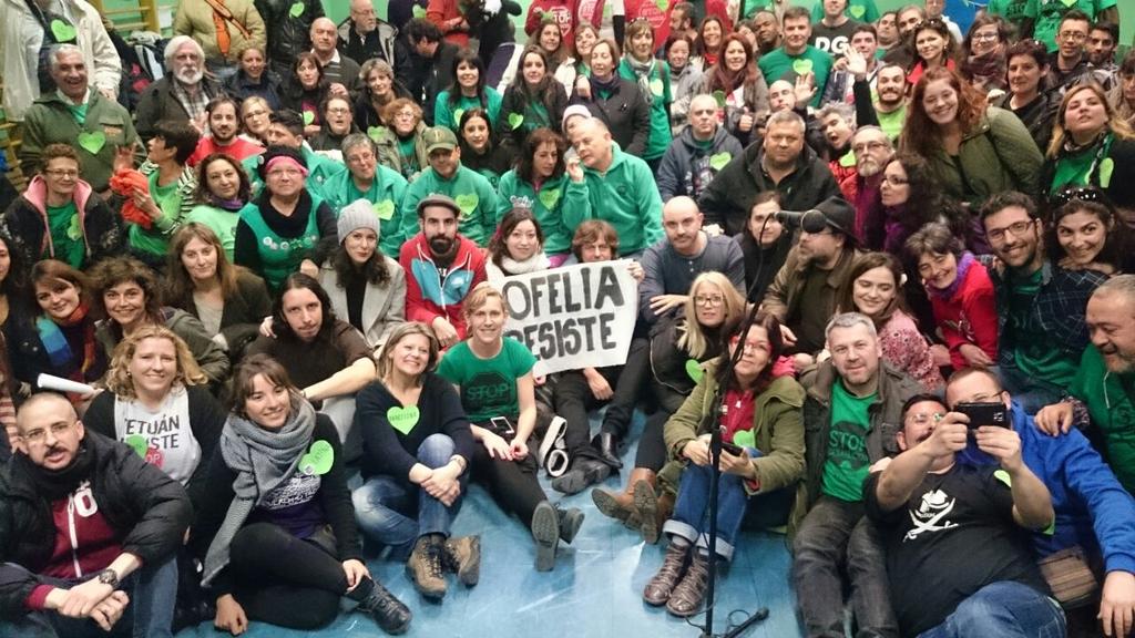 manubenas's tweet photo. Derribar nuestras casas y sueños no puede quedar impune ¡Ofelia vive,la lucha sigue! #EscracheBotella http://t.co/kUGiBPgVIE @ofiviviendamad