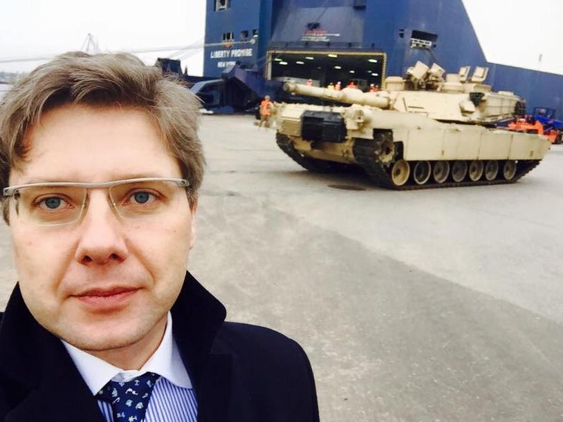 B_pXUc7UYAAZJZK.jpg:large