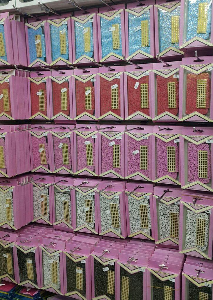 البلد فون لاكسورات الجوالات جمله وقطاعي شنط جديد جميع انوع المديلات جده حي البلد شارع الملك عبدالعزيز #جده#البلد#