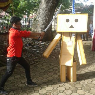 KOJEPU's tweet photo. Danbo pun mengalami siksaan dalam acara @cultureshowtime di taman budaya @bandarlampung .. #kazokuAeto http://t.co/D5Tr04BZvn