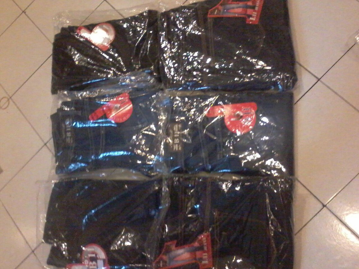 MantapSri's tweet photo. Aq lg jual celana siapa yg mau beli http://t.co/ATJhHeok4d