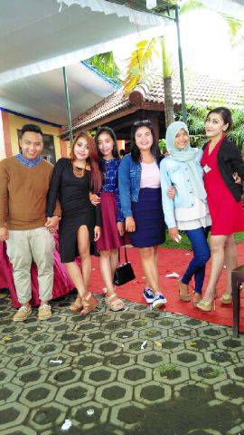 unnyananda's tweet photo. Perutku buncit apa hemong lg ya litt???@Irmeilita http://t.co/tb8yXxdDUf