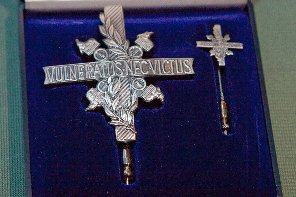 Richtlijnen toewijzing Draaginsigne Gewonden nu verduidelijkt. #defensie #landmacht bit.ly/1GiGwtQ