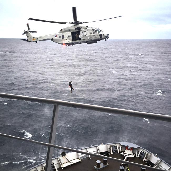 Nederländarna övar med sin NH90. Tillsammans med vår Hkp 15 har vi ofta ögon i luften ow.ly/K5RMZ #svfm