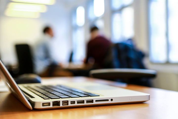 CoworkingMons's tweet photo. Travaillez entouré de professionnels de tous les secteurs @CoworkingMons ! 
Contactez-nous => http://t.co/2jjy9Vt2Zw http://t.co/aWXs6vYVjs