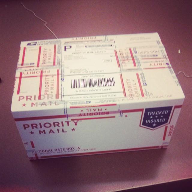 BloomInABox's tweet image. Who wants it? #BloomingtonInABox #DayMaker #TreatYourself