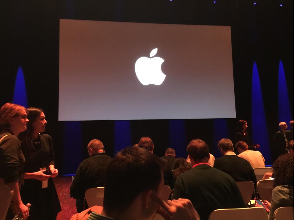 benmlive's tweet photo. Wir sind bereit. #Applewatch http://t.co/rNMRdmcQ1N