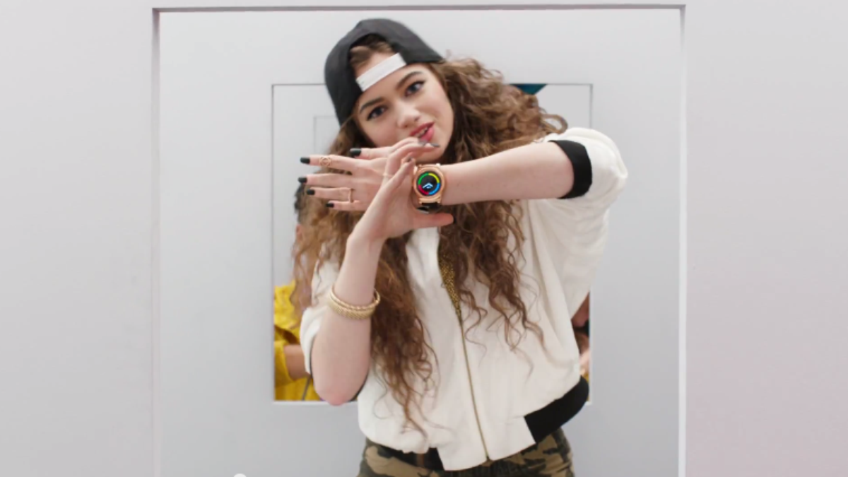 verge's tweet photo. Google drops Android Wear ad minutes before Apple Watch event http://t.co/YGxrTM7CTz http://t.co/vFjcgOu0mG