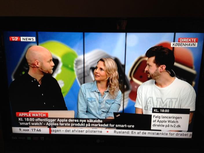atoftvang's tweet photo. Alligevel ret markant brand-reklame for #Apple: paneldebat og nedtælling til lancering #tv2news #iWatch http://t.co/sKfiyKSVSI
