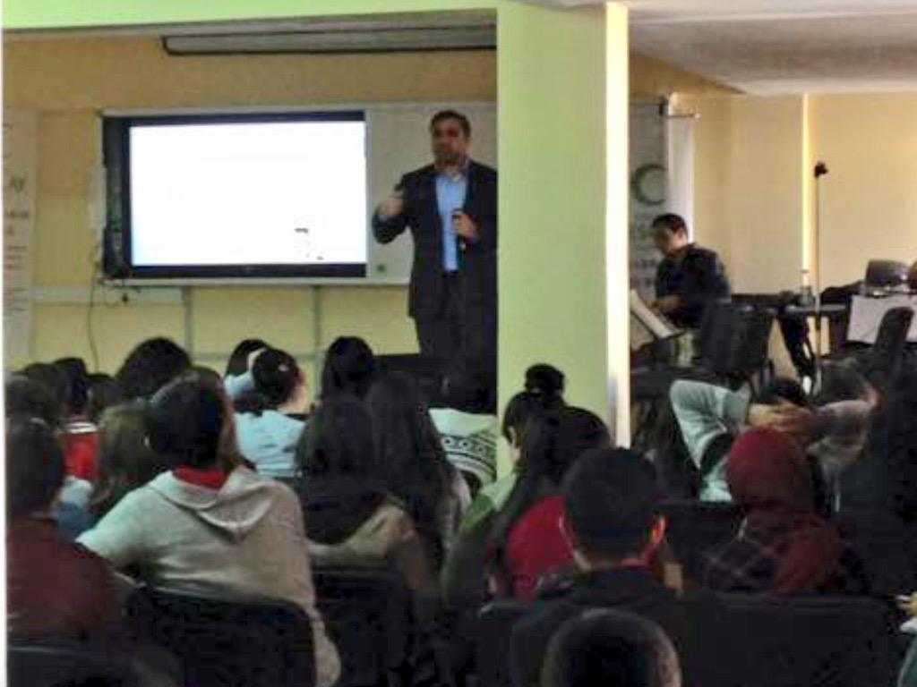 Yesilaydbakir's tweet photo. Türkiye Yeşilay Cemiyeti Diyarbakır Şubesi Güzel Sanatlar Lisesinde Bağımlılıkla Mücadele konferansı düzenledi. http://t.co/LgYp3hH5dv