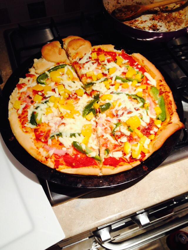 NetworkCcc's tweet image. My sister made pizza!!!!!