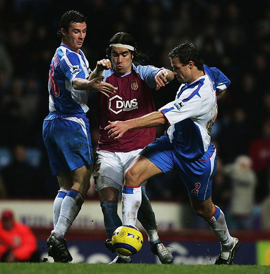 Happy 37th birthday to the one and only Lucas Neill! Congratulations 