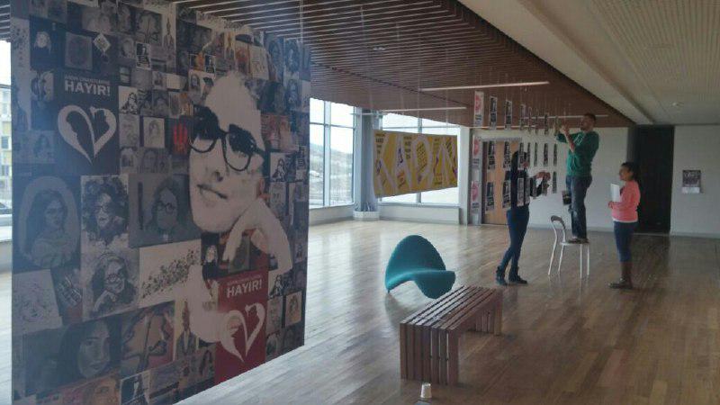 fikirkulupleri's tweet image. #ÖzgecanİçinÇiziyorum kampanyasına gelen çalışmalar bugün Özyeğin Üniversitesi&apos;nde sergileniyor.