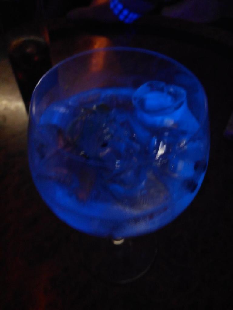 Pub_Atenea's tweet photo. Gin tonic en #pub_atenea http://t.co/BdwrVKZVXa