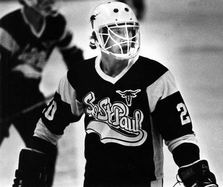 Happy birthday today to former NHL All-Star defenseman - Phil Housley born in St. Paul, MN 