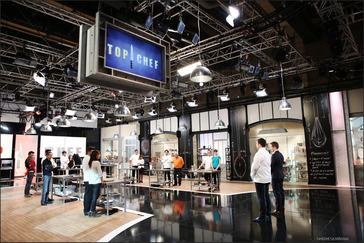 #TopChef commence dans quelques instants... RT si vous êtes devant <a href="/m6/">M6</a> !