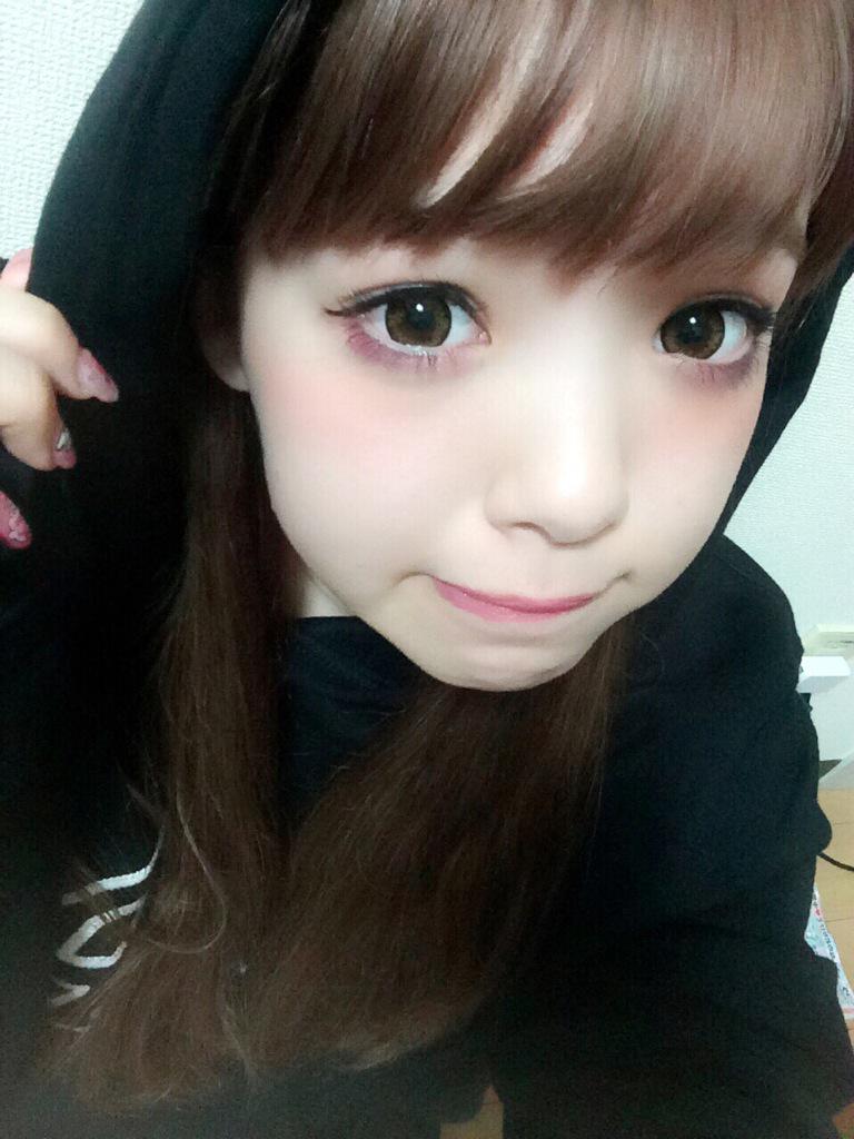 0220nicole's tweet photo. サンキューの日かぁ。

みんないつもありがとう😆
ファンの子の力って本当
すごいなぁっていつも
実感してるよ（´-`）.｡o💓

これからもみんなに
沢山の元気をあげるから
これからもよろしくね？😑

だーいすきやき😆💓 http://t.co/8tyVNZDGks