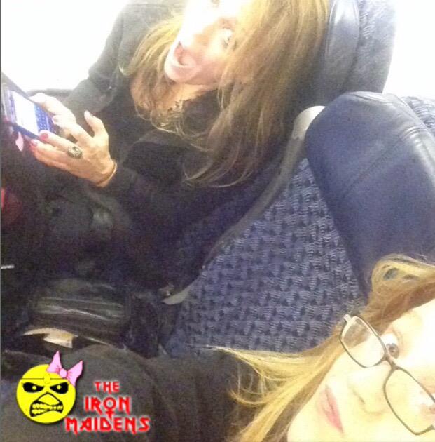 Maidens_jpn's tweet photo. 機内に乗り込んだわよ〜〜!いつも私達、席が一緒になる事が多いの!
#TheIronMaidens #来日 #Sheeiit #BonVoyage http://t.co/dCkahum163