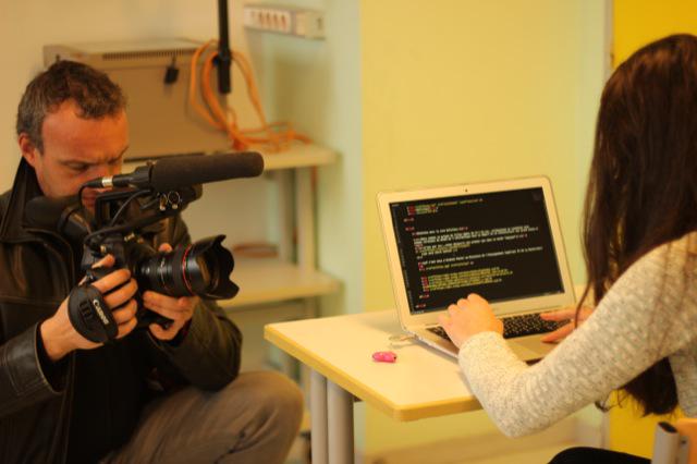 java's tweet image. RT @duchessfr: Teaser : on tourne ! #portraits de #développeuse #codeuse #womenIntech #duchessfr #trophéeExcellencia