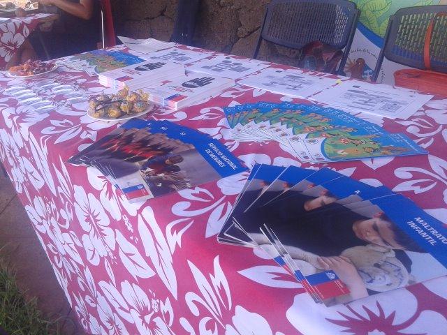 OPDISLADEPASCUA's tweet photo. #OPD participando de #gobiernoenterreno con stand informativo #rapanui #sename por un infancia feliz @daniesole http://t.co/ltBNCMZiuN
