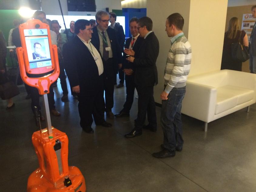 giraffplus's tweet photo. Happy to be visited by @Moedas @giraffplus #ageingsummit http://t.co/i2lvQMZSv2