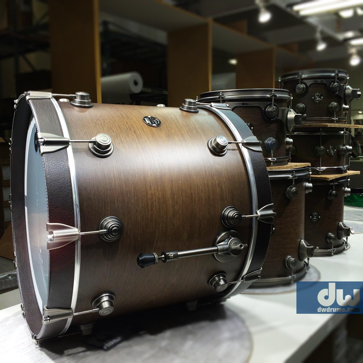 dwdrums's tweet photo. Collector's Series Romanian River Oak. Beauty! #dwdrums #thedrummerschoice #timelesstimber http://t.co/d9o0OXqNKa