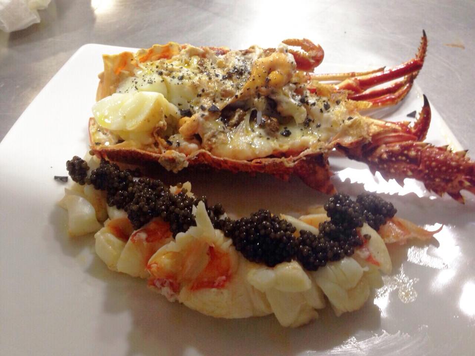OPIUMMadridRest's tweet photo. A @BillyBaroja le gusta maravillar con atrevimientos tan deliciosos como la langosta con caviar de beluga imperial. http://t.co/Yu1gRYE2W2