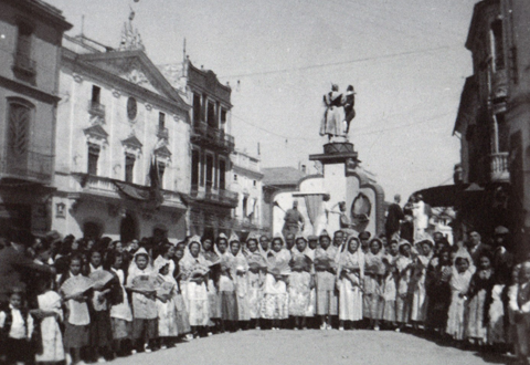 DiariTuria's tweet photo. Declaren festa d'interés turístic autonòmic les Falles de Torrent: http://t.co/Ji0evkHakO http://t.co/05PgGVHGCq