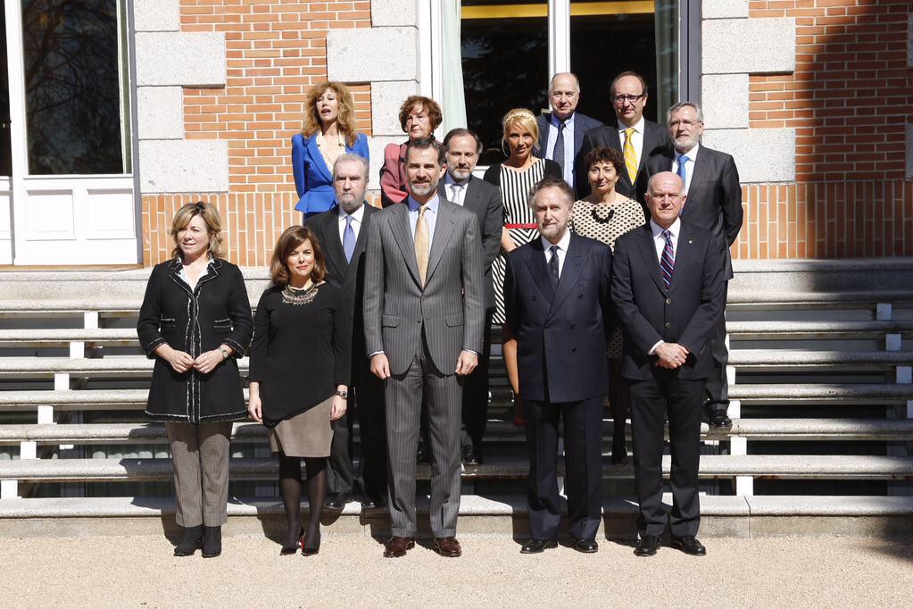 Hoy entregué a Víctor Pérez Díaz el Premio Nacional de Sociología y Ciencia Política 2014 casareal.es/ES/Actividades…