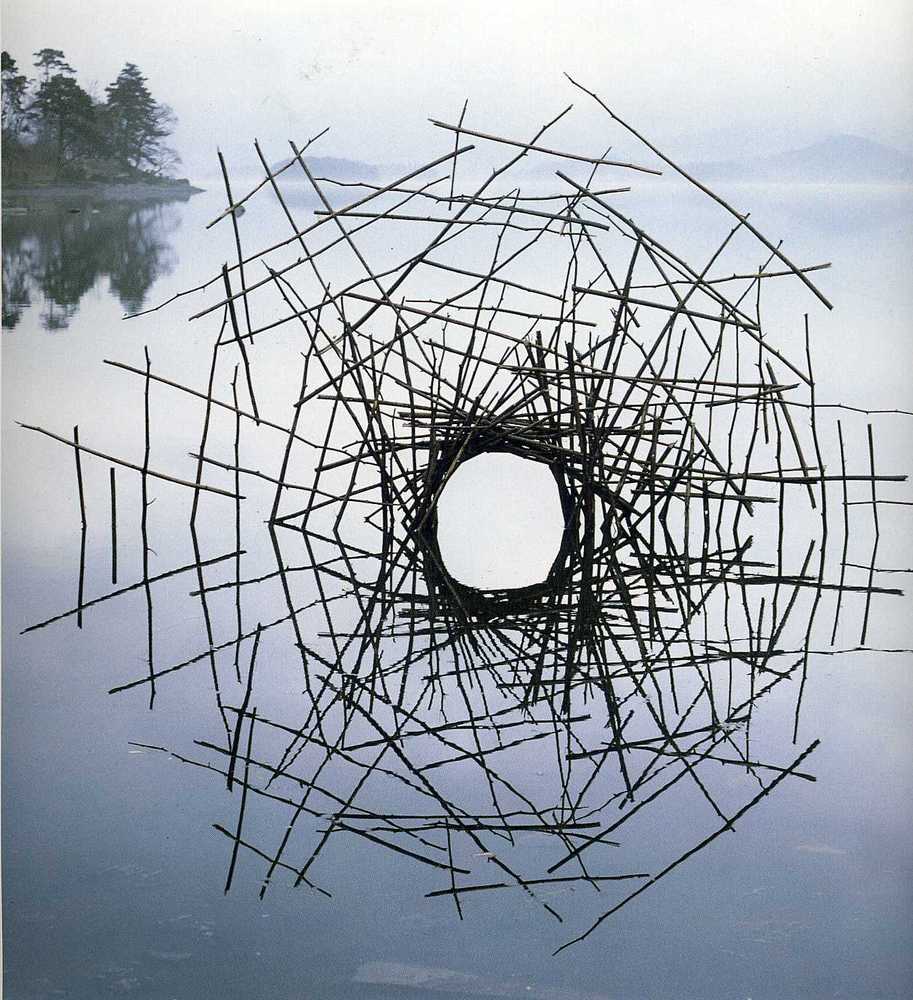 perspectivelit's tweet photo. @GoldsworthyAndy earthy art is beautiful enough to ease all #mondaymadness. http://t.co/q8njcHQYBI http://t.co/6QVH9nt9hA