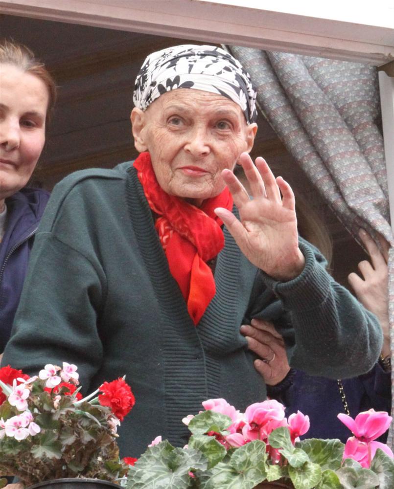 nedimsener2010's tweet photo. Hangi şerefsiz yaptıysa ortaya çıksın. Türkan Saylan'ı hedef alan tüm belgeler sahte çıktı http://t.co/hFnRKbNyyY http://t.co/FihjUEk0E9