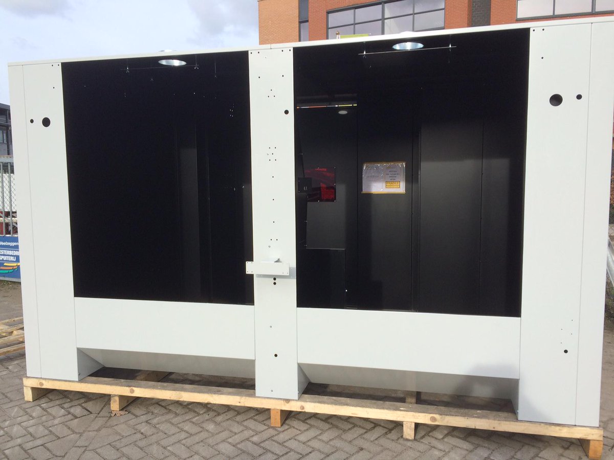 InfoValk's tweet image. #stalencel t.b.v. #lasrobot binnenzijde voorzien van een mat zwarte lak